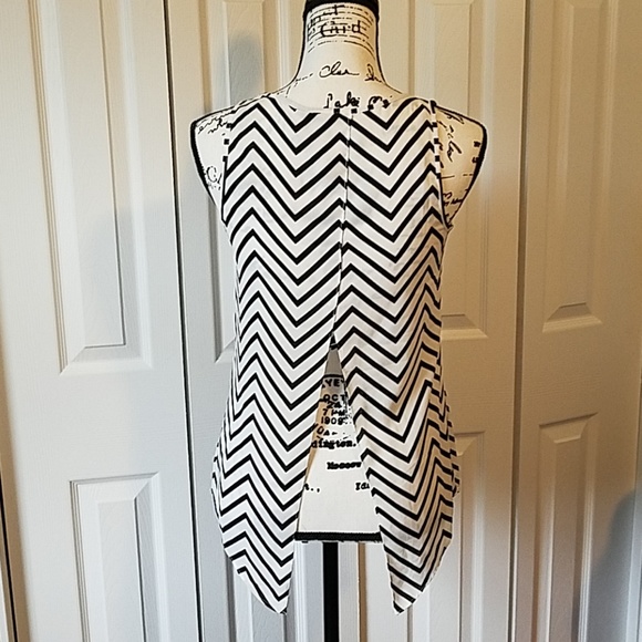 Express sleeveless top - Picture 5 of 5